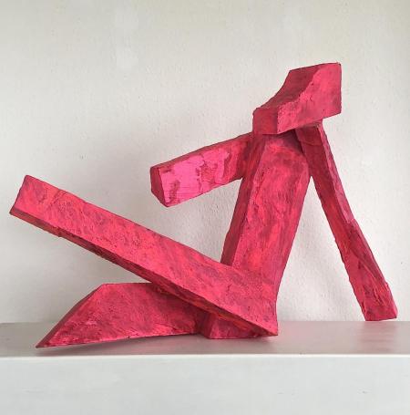 Jan Koblasa, Tänzer I, 2010-2011, Holz polychromiert, rot, ca. H58xT29xB77 cm, 2.000,-€, Galerie Stexwig